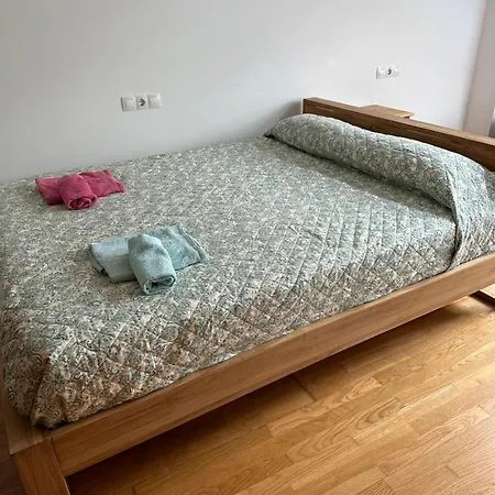דירה Pilgrim's House או פדרוסו